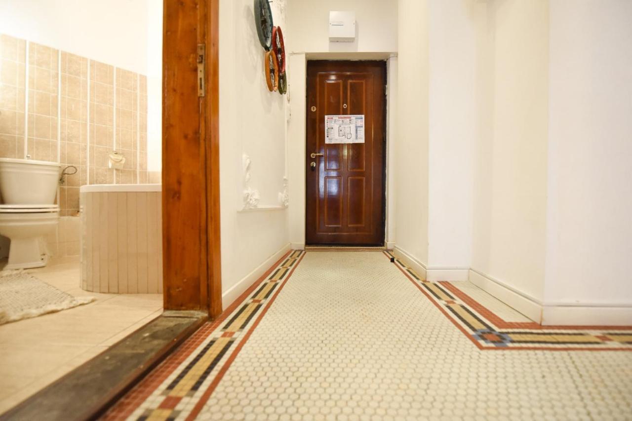 Vintage Elegance, Modern Comfort: 1Br Apartment Overlooking Calea Victoriei Bucarest Esterno foto