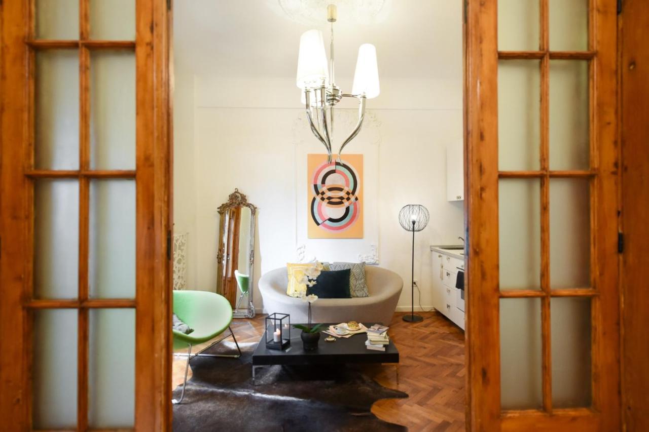 Vintage Elegance, Modern Comfort: 1Br Apartment Overlooking Calea Victoriei Bucarest Esterno foto